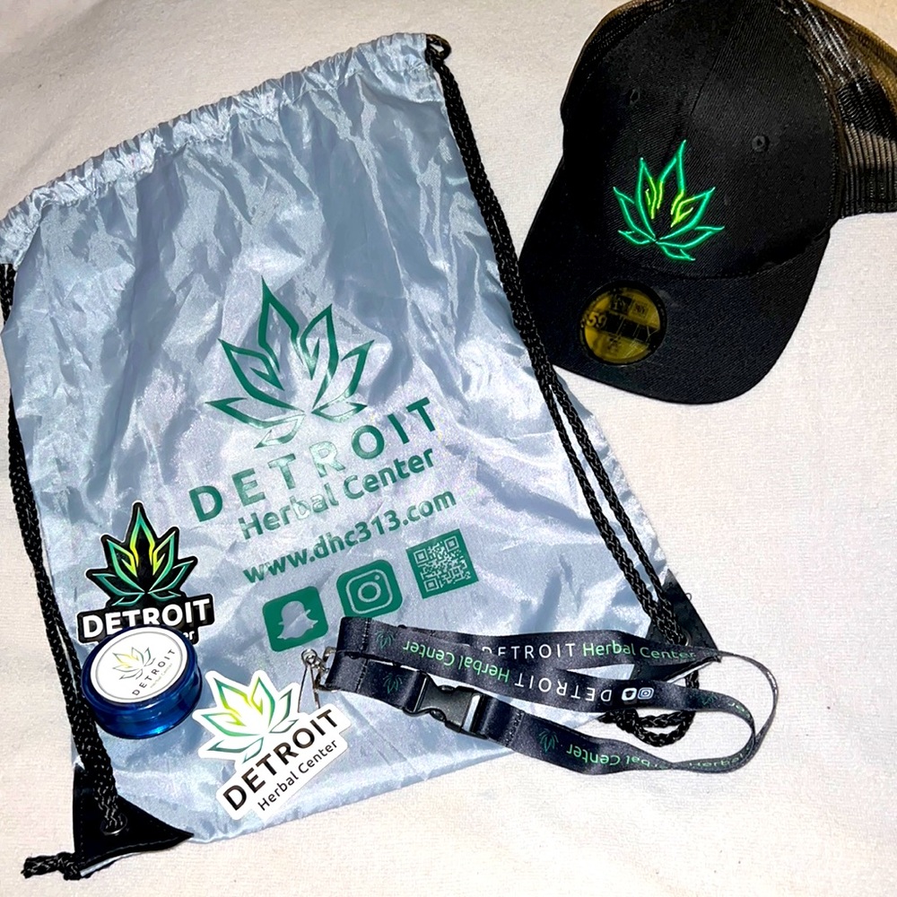 DETROIT HERBAL CENTER CANNABIS SET